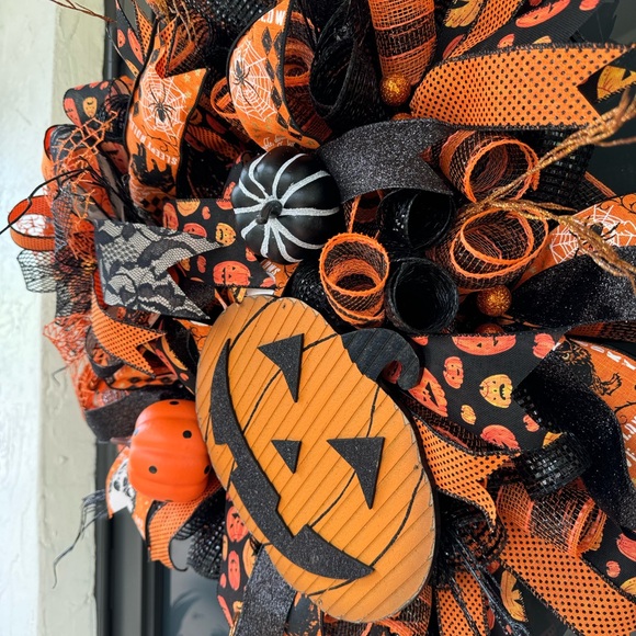 Halloween Pumpkin Wreath - Picture 6 of 8